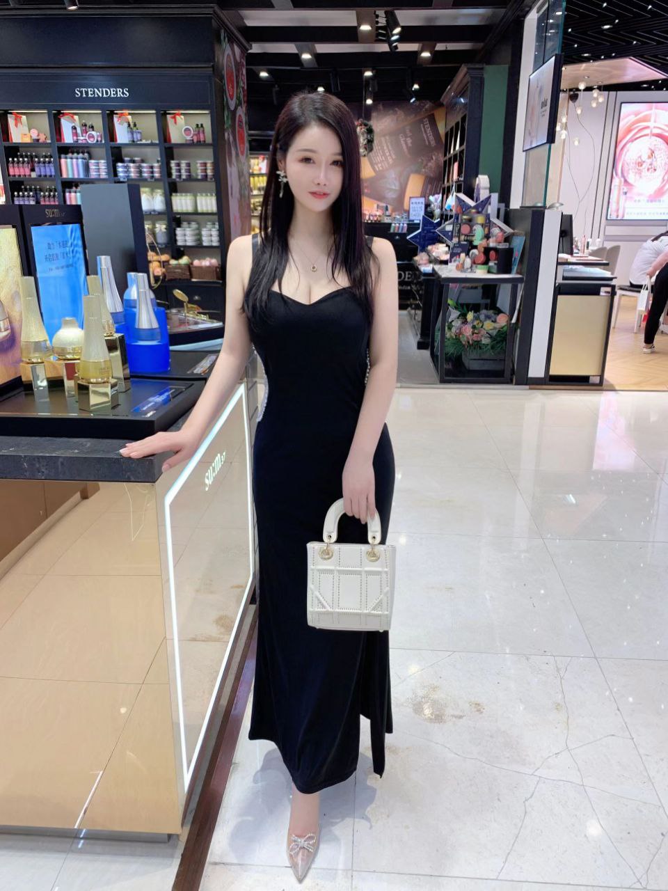 221534v1t776m633t0imam.jpg