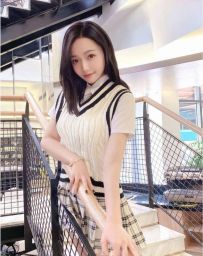 丫丫 五官精致迷人小腰